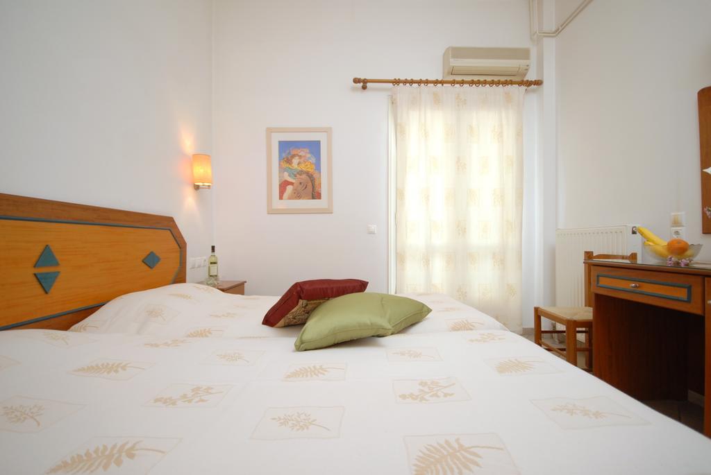 Barbouni Hotel & Studios Naxos City エクステリア 写真
