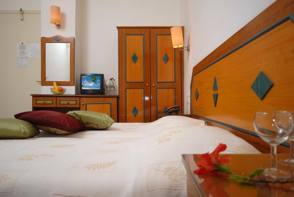 Barbouni Hotel & Studios Naxos City 部屋 写真