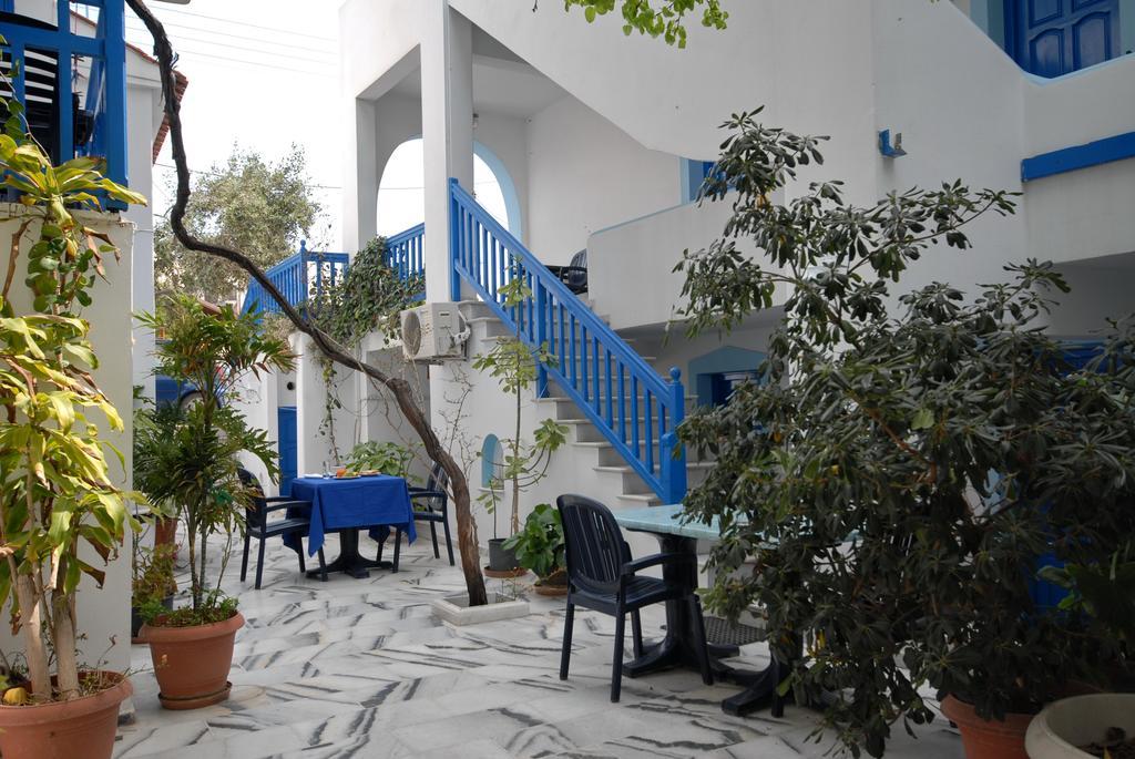 Barbouni Hotel & Studios Naxos City エクステリア 写真